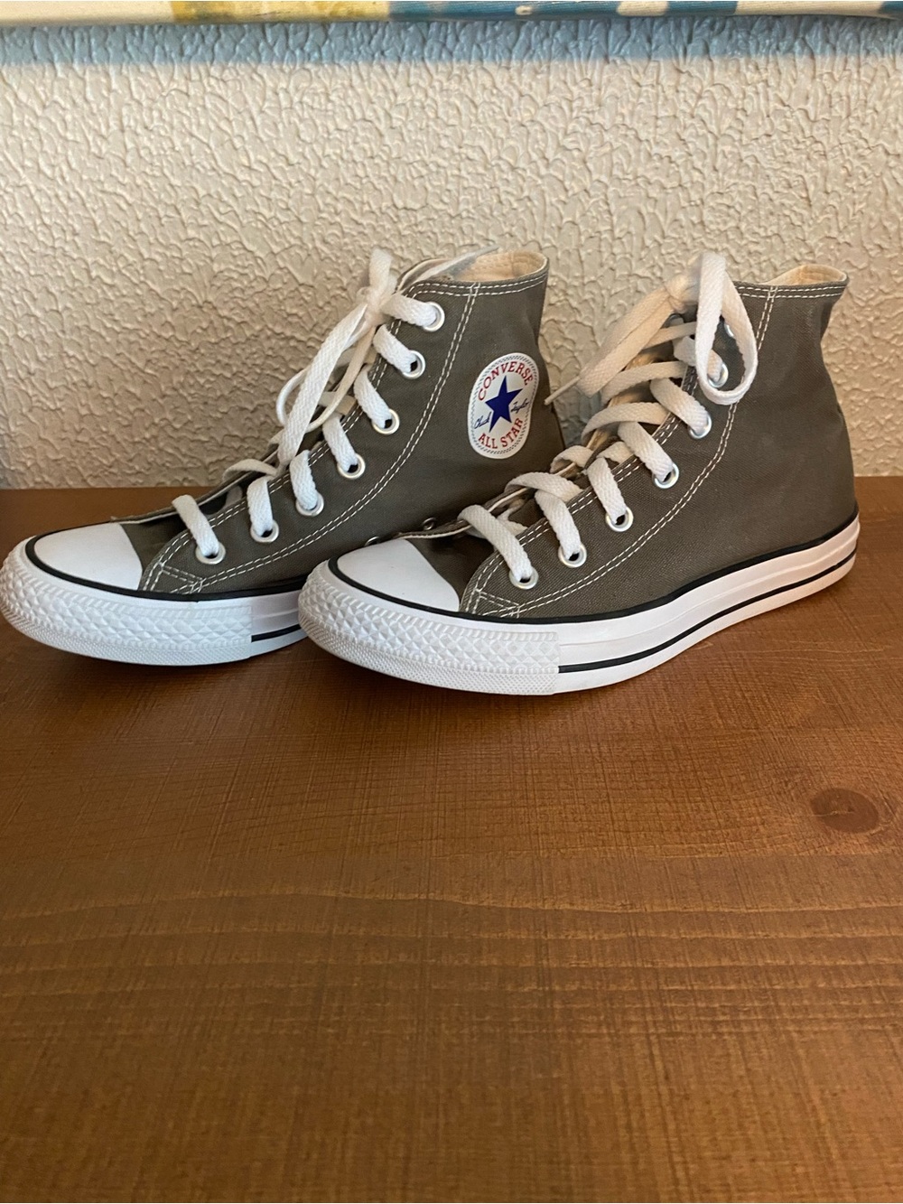 Gray high top womenβs converse